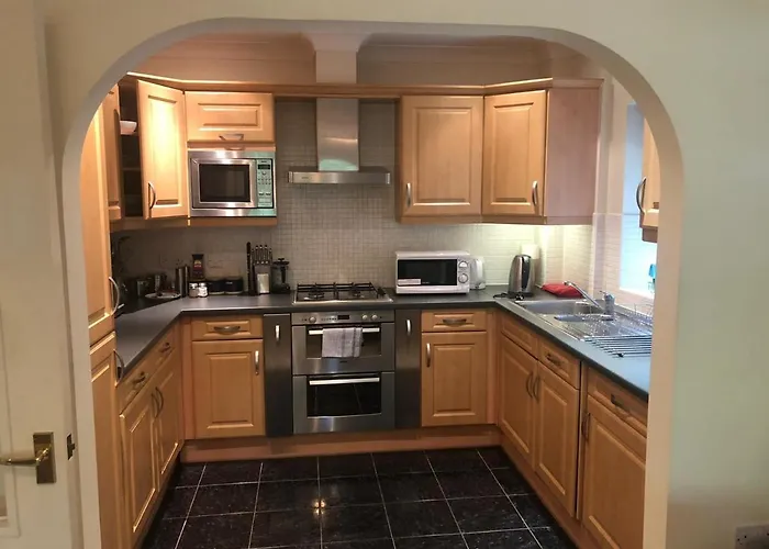 Lovely 2 Bedroom 2 Baths Flat With Free Parking