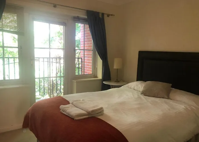 Lovely 2 Bedroom 2 Baths Flat With Free Parking